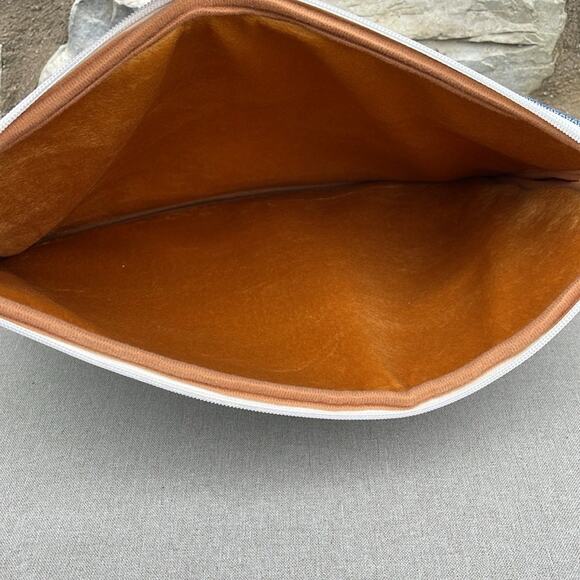 Canvas life Blue Elephant Print Laptop Sleeve 14" - Picture 5 of 10